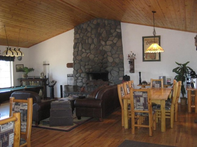 Burney Mountain Guest Ranch in Burney, CA - Foto de edificio - Lobby