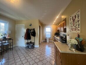 69 Chapman St, Unit 2 in Quincy, MA - Building Photo - Building Photo