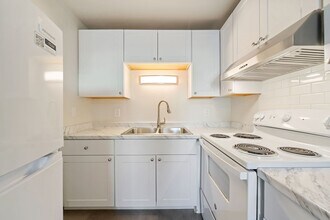 2718 SE Alder St in Portland, OR - Building Photo - Building Photo