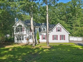 198 White Pine Trl in East Stroudsburg, PA - Building Photo - Building Photo
