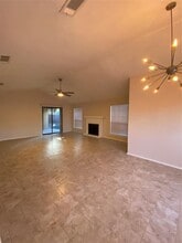 1202 Thorpe Ln in San Marcos, TX - Foto de edificio - Building Photo