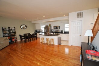 686 Heathwalk Mews in Gaithersburg, MD - Foto de edificio - Building Photo