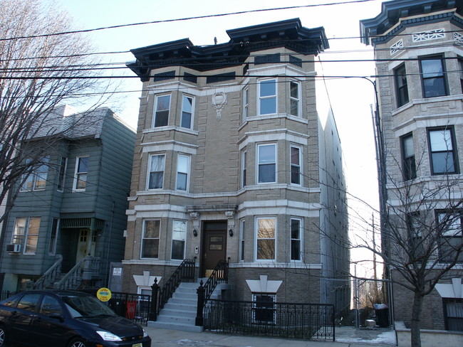 110 Ogden Ave in Jersey City, NJ - Building Photo - Building Photo