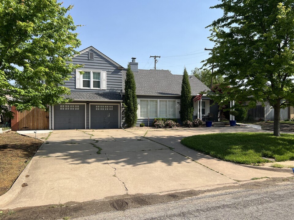 1402 W Wynona Ave in Enid, OK - Foto de edificio