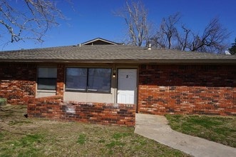 Diamond Apartments in Minco, OK - Building Photo - Building Photo