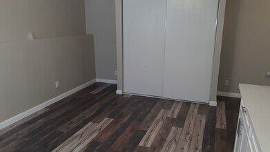322-330 W 9th St in Los Angeles, CA - Building Photo - Building Photo