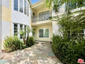 1838 El Cerrito Pl in Los Angeles, CA - Building Photo - Building Photo