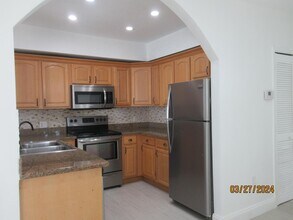 4245 SW 7th St in Coral Gables, FL - Building Photo - Building Photo