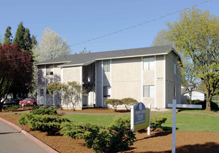 Johnson Creek Village Apartments. in Portland, OR - Building Photo - Building Photo