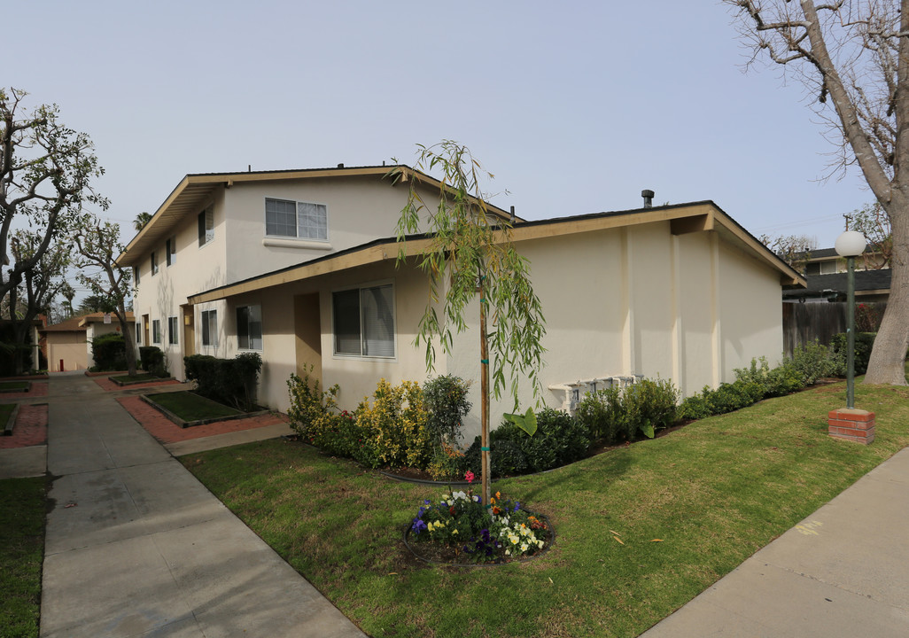 Orange Grove Apartments in Orange, CA - Foto de edificio