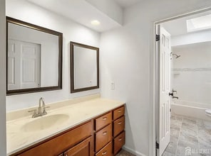 804 Timber Oaks Rd in Edison, NJ - Building Photo - Building Photo