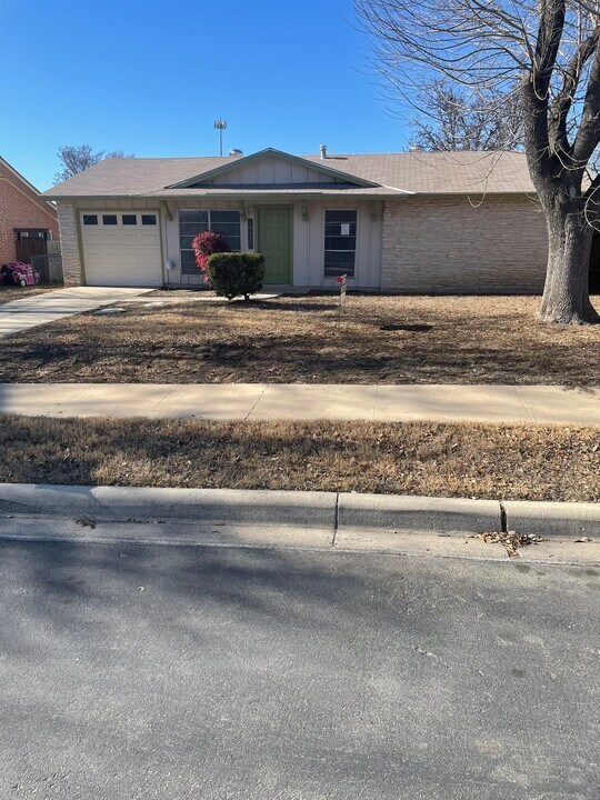 12327 El Santo Way in San Antonio, TX - Building Photo