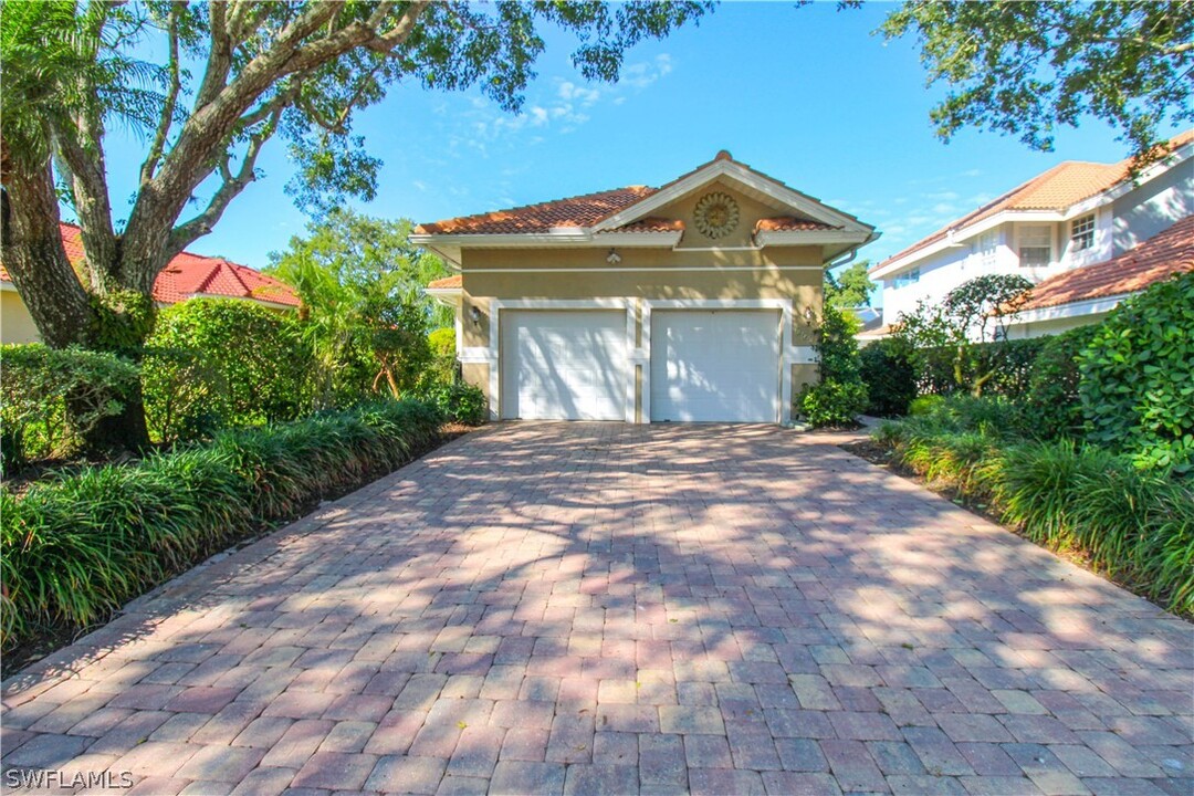 152 Napa Ridge Way in Naples, FL - Building Photo