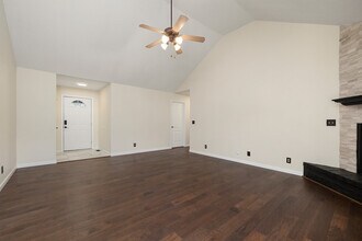 647 S Meteor Ave in Springfield, MO - Foto de edificio - Building Photo