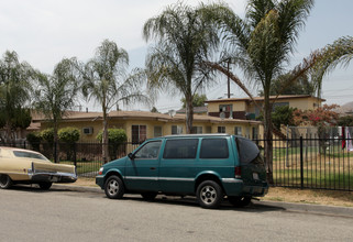 1361-1367 Villa St in Riverside, CA - Foto de edificio - Building Photo