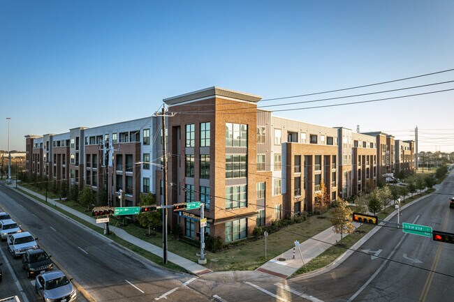SYNC Sawyer Heights Apartments in Houston, TX - Foto de edificio - Building Photo