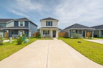 16755 N Marie Vlg Dr in Conroe, TX - Building Photo - Building Photo