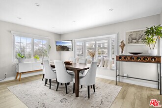 7520 Earldom Ave in Los Angeles, CA - Building Photo - Building Photo