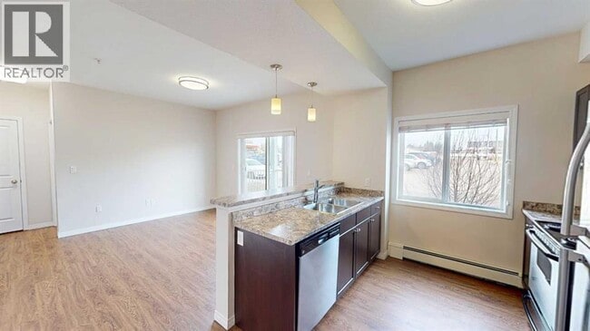 10004-1097A 97A St in Grande Prairie, AB - Building Photo - Building Photo