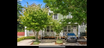 121 SE 8th Ave in Hillsboro, OR - Building Photo