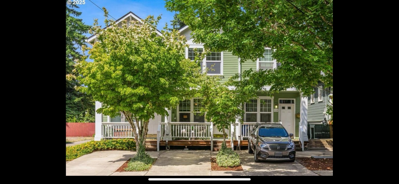 121 SE 8th Ave in Hillsboro, OR - Foto de edificio