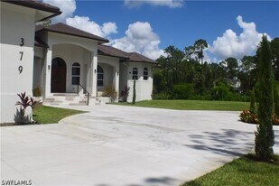 379 25th St NW in Naples, FL - Building Photo