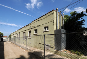 1320 Edgemont St in Los Angeles, CA - Foto de edificio - Building Photo