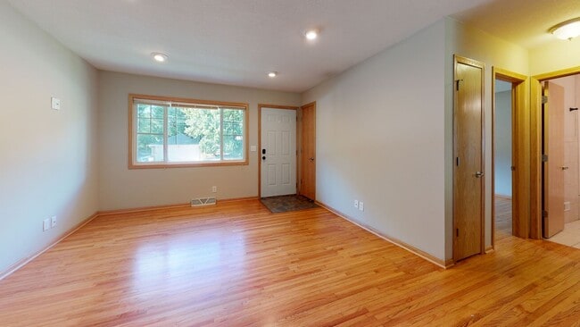 1097 25th Ave SE in Minneapolis, MN - Building Photo - Building Photo