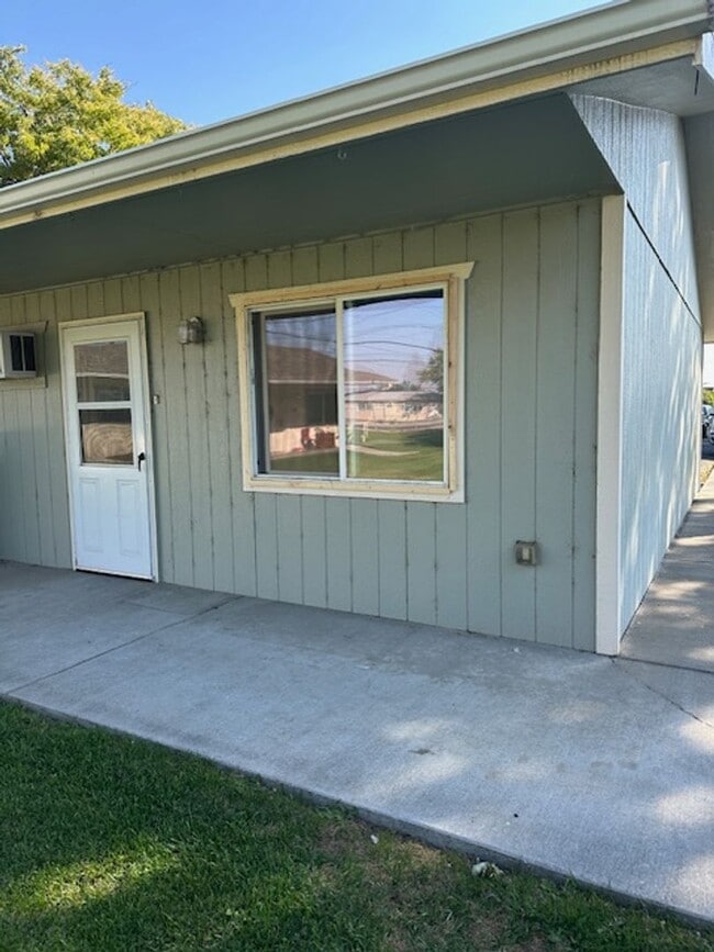 property at 4413 Circle Pl NE