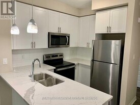 610 Farmstead Dr in Milton, ON - Building Photo