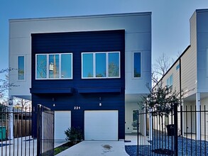 221 Oriole St in Houston, TX - Building Photo - Building Photo