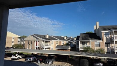 2750 Holly Hall St, Unit 1104 in Houston, TX - Foto de edificio - Building Photo