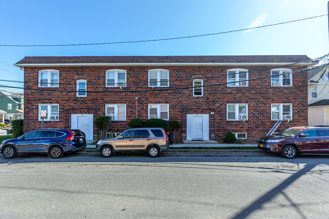 82 Stevens St in Oceanside, NY - Building Photo - Building Photo