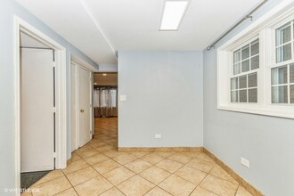 5720 W 63rd St-Unit -G in Chicago, IL - Building Photo - Building Photo