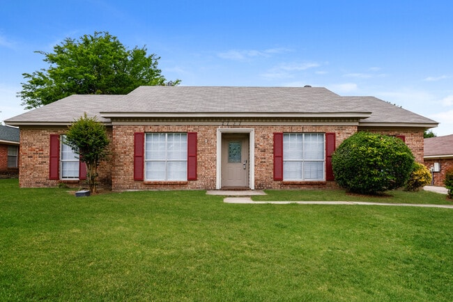 property at 2737 W Aberdeen Dr