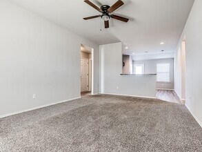 1913 W Oak Valley Way in Mustang, OK - Building Photo - Building Photo