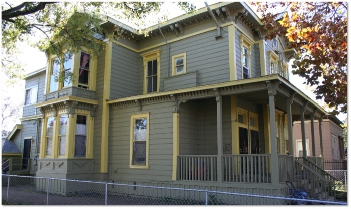 102-104 W Flora St in Stockton, CA - Foto de edificio