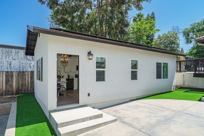 9932 Sierra Madre Rd
