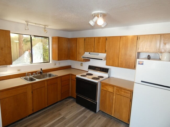 1405 W 5th St in Port Angeles, WA - Building Photo - Building Photo