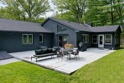 property at 802 Larchmont Rd