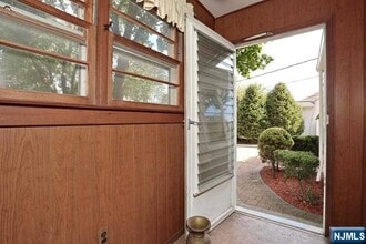 128 Concord St in New Milford, NJ - Foto de edificio - Building Photo