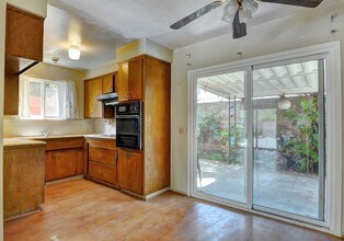 5333 Bellingham Ave in Valley Village, CA - Building Photo - Interior Photo