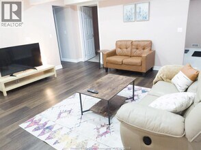 4694 Helsinki Crescent in Windsor, ON - Building Photo - Building Photo