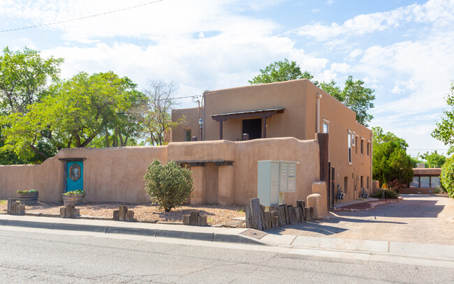 Overlooking Old Town Albuquerque in Albuquerque, NM - Building Photo - Primary Photo