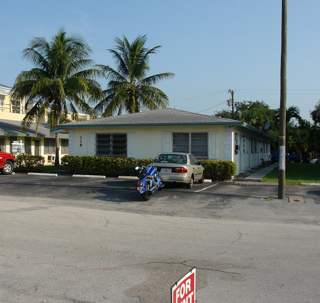 717-719 SE 16th St in Fort Lauderdale, FL - Building Photo - Building Photo