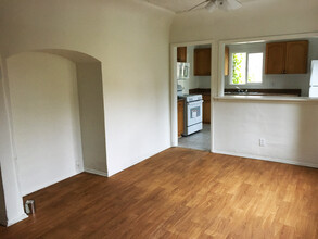 5507 Lime Ave in Long Beach, CA - Building Photo - Interior Photo