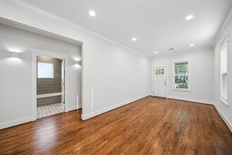 623 E 12th 1/2 St in Houston, TX - Building Photo - Building Photo