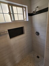 8346 W Manchester Ave, Unit 3 in Los Angeles, CA - Foto de edificio - Building Photo