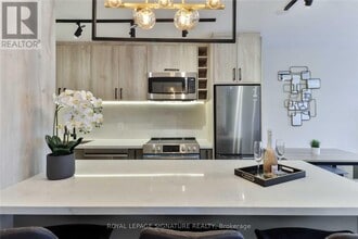 914 Yonge St in Toronto, ON - Building Photo - Building Photo