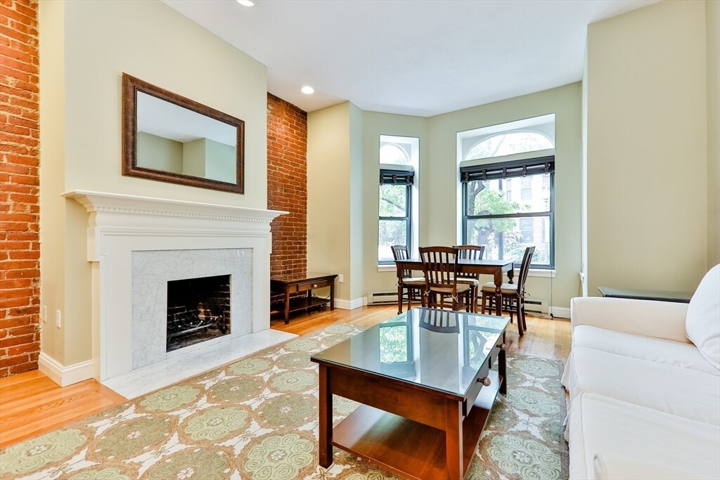 237 W Newton St in Boston, MA - Building Photo